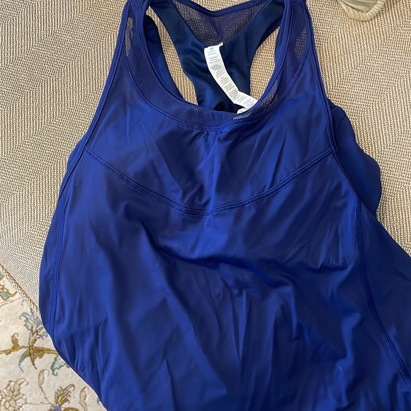 Lululemon tank with sports bra - Picture 5 of 5
